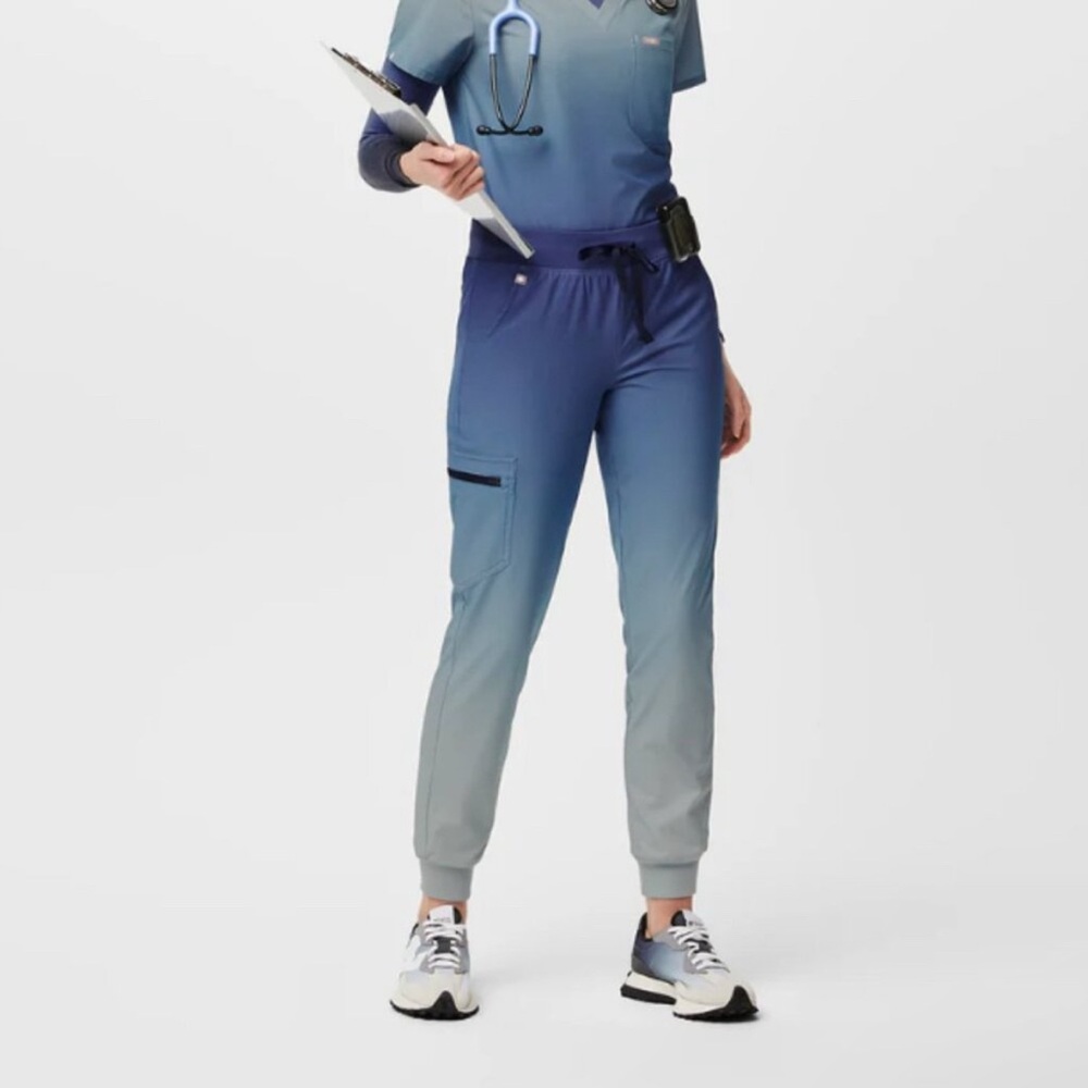 FIGS Women’s FREEx Zamora Scrub Jogger Pants - size S